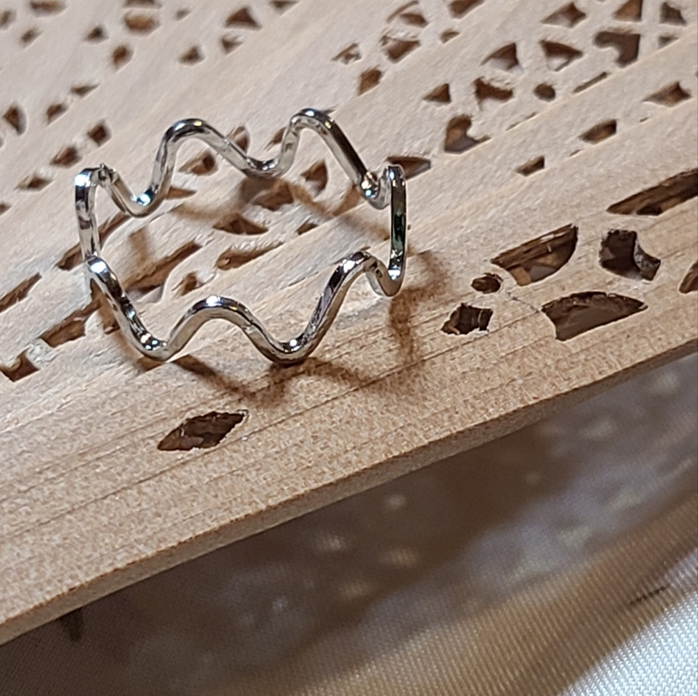 Silver Wave Ring Size 6.5